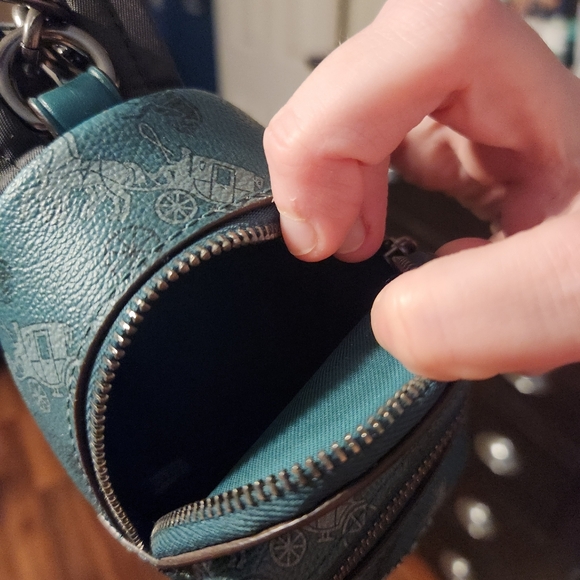 Coach keychain mini backpack - Picture 4 of 4